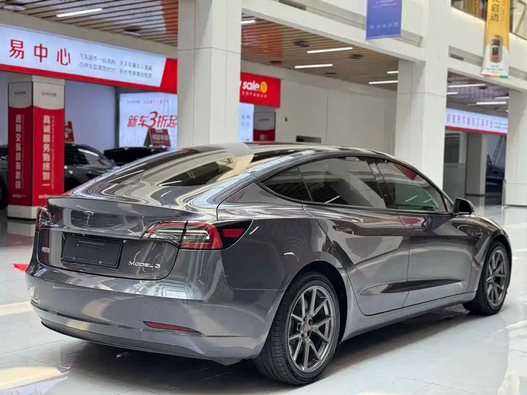 Tesla Model 3 — фото 4