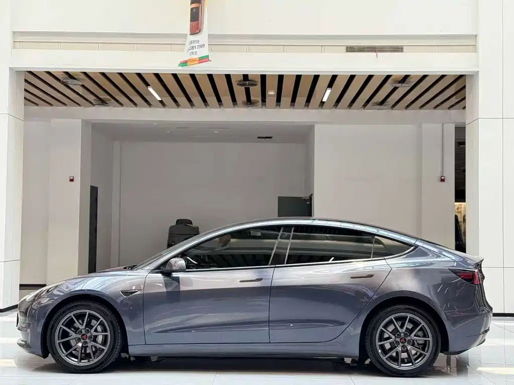 Tesla Model 3 — фото 33