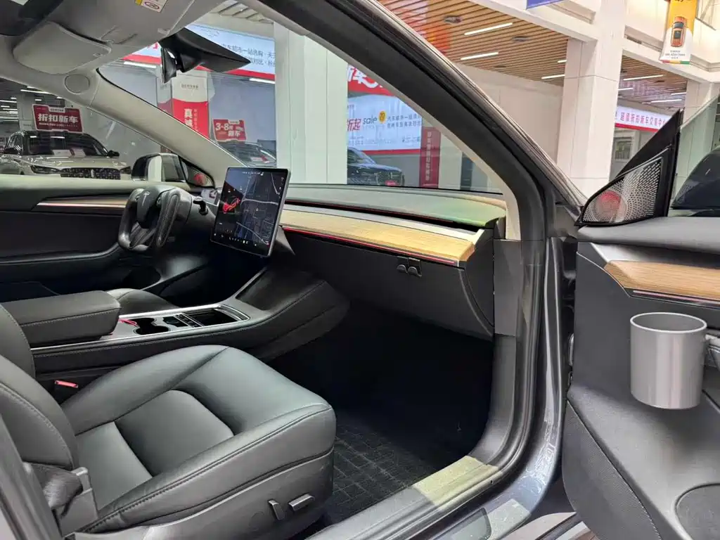 Tesla Model 3 — фото 40