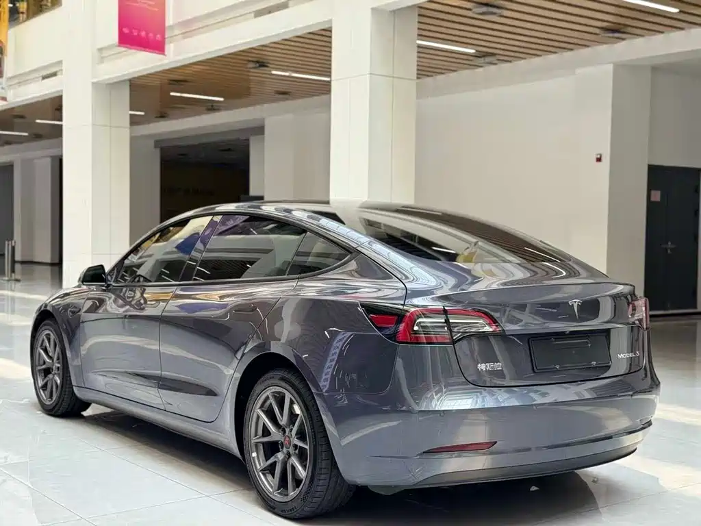 Tesla Model 3 — фото 7