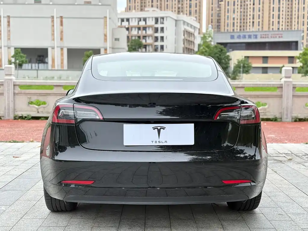 Tesla Model 3 — фото 8