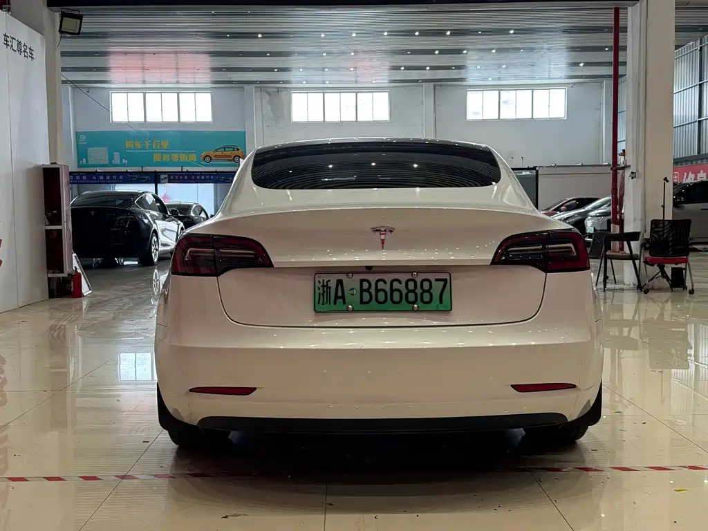 Tesla Model 3 — фото 5