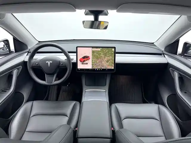 Tesla Model Y — фото 8