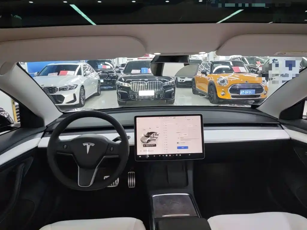 Tesla Model 3 — фото 18
