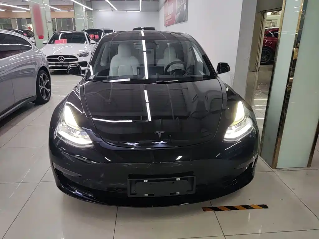 Tesla Model 3 — фото 3