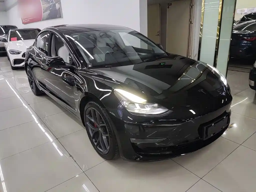 Tesla Model 3 — фото 4