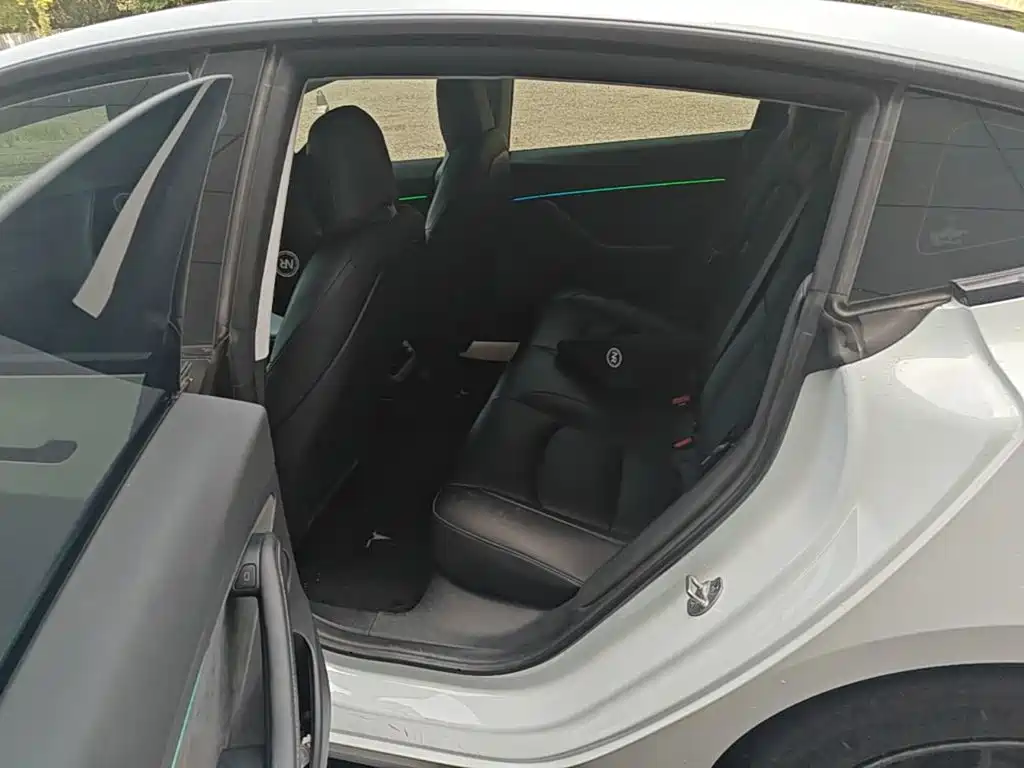 Tesla Model 3 — фото 17