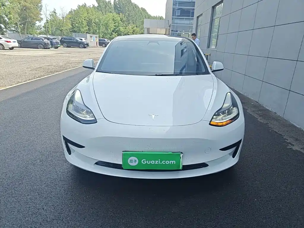 Tesla Model 3 — фото 3