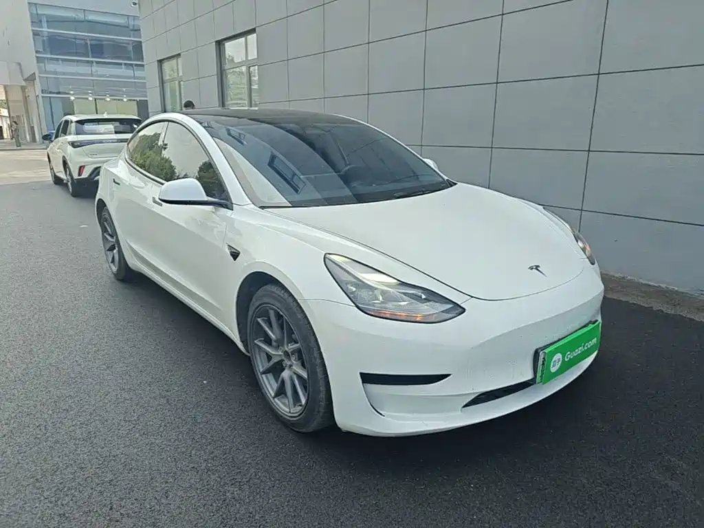 Tesla Model 3 — фото 4