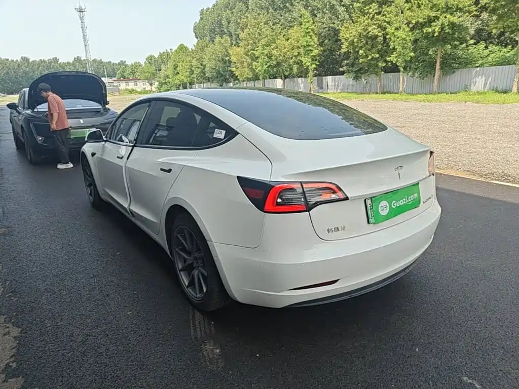 Tesla Model 3 — фото 5
