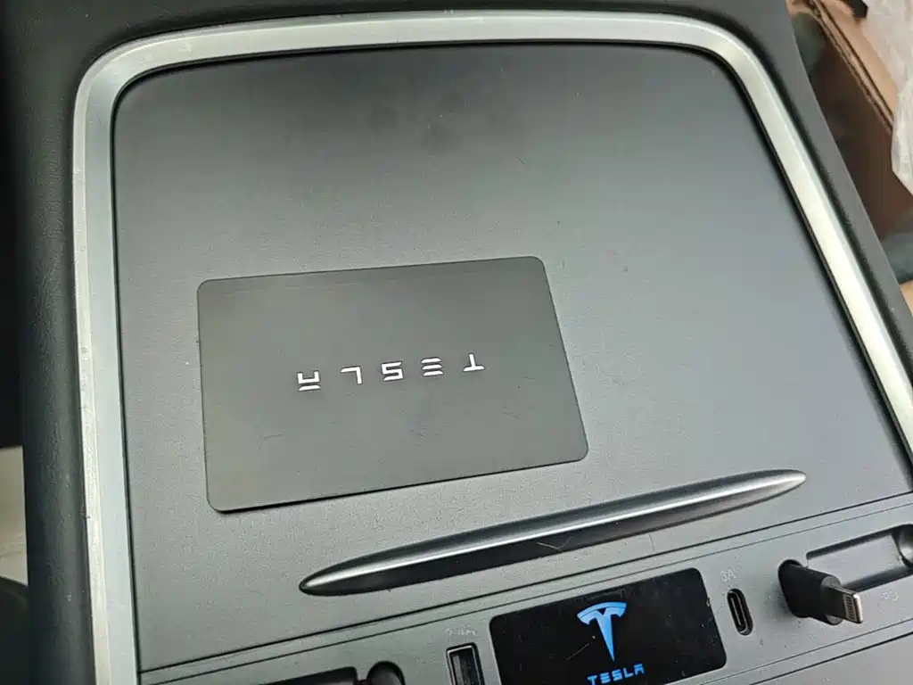 Tesla Model 3 — фото 9