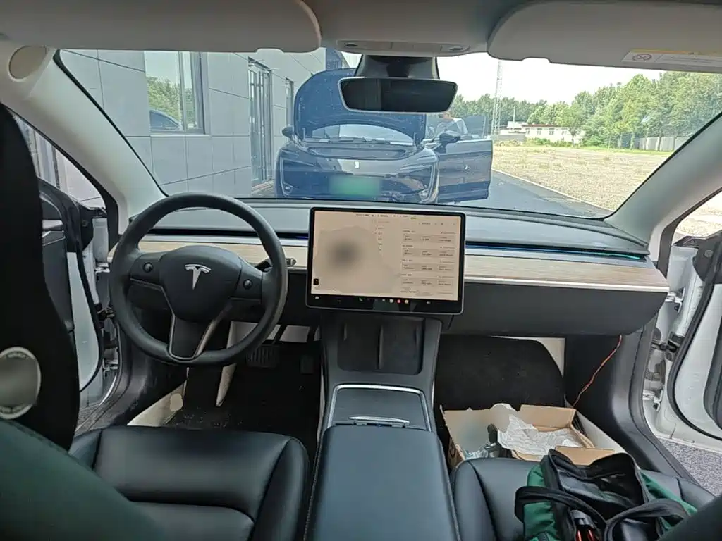 Tesla Model 3 — фото 10