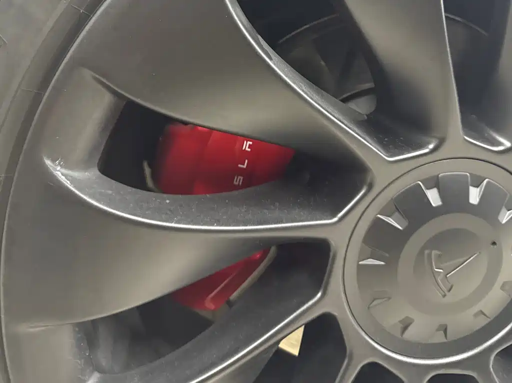 Tesla Model Y — фото 13