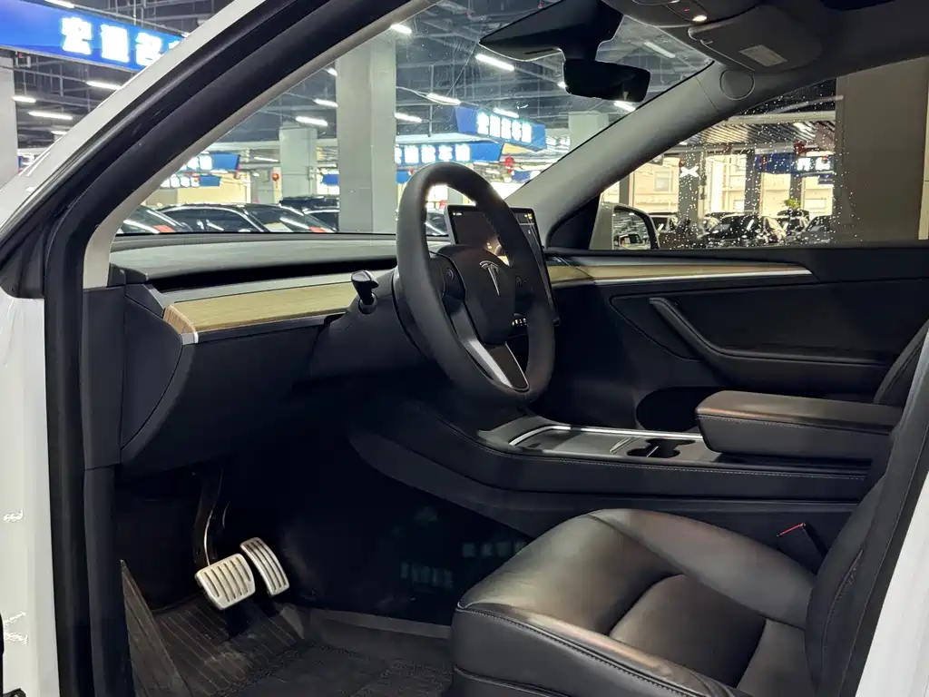 Tesla Model Y — фото 4