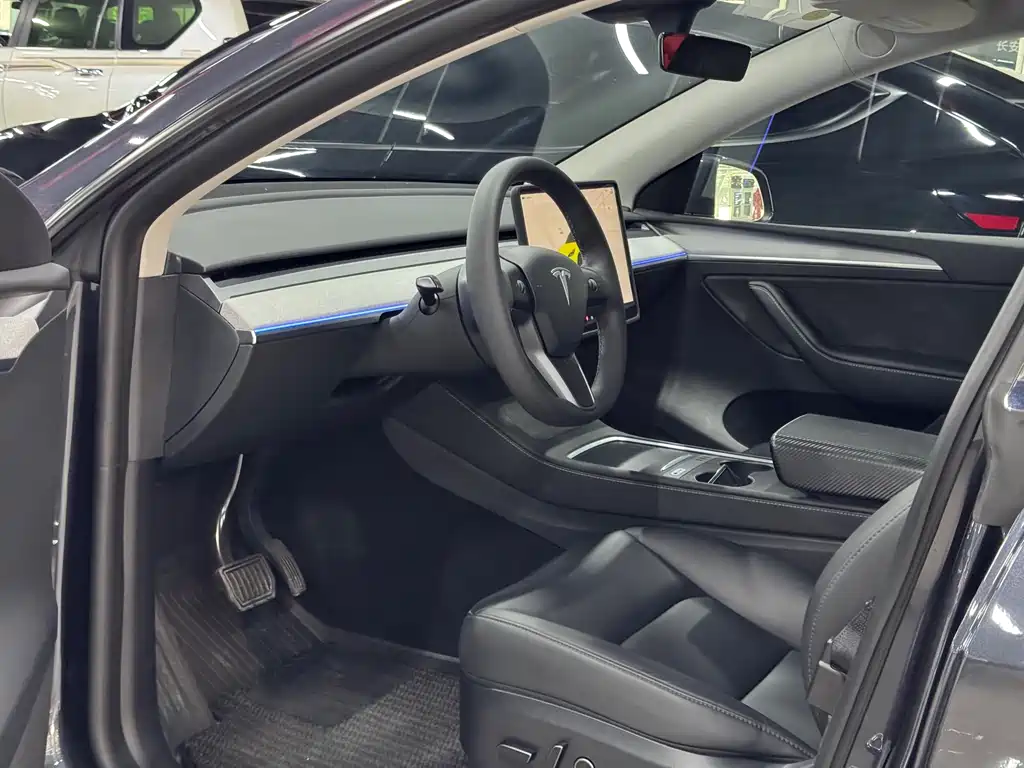 Tesla Model Y — фото 4