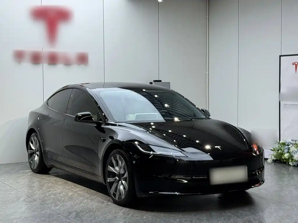 Tesla Model 3 — фото 4
