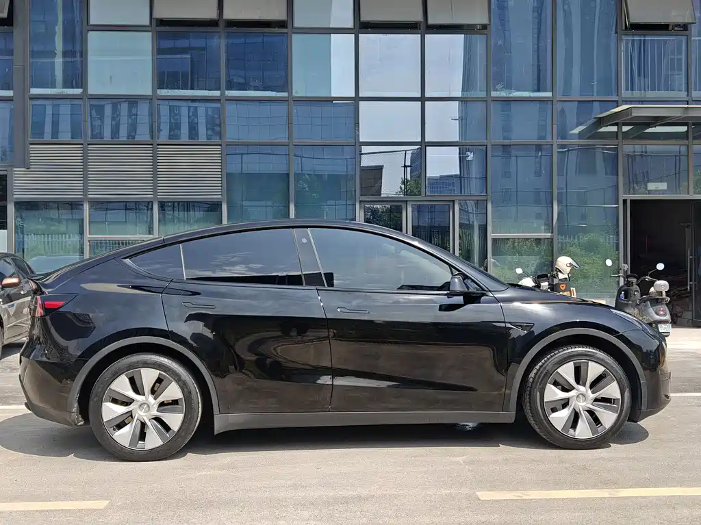 Tesla Model Y — фото 7