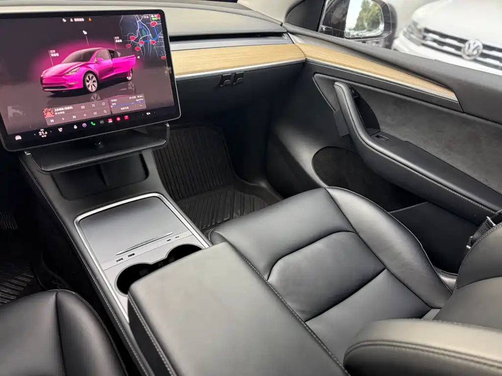 Tesla Model Y — фото 9