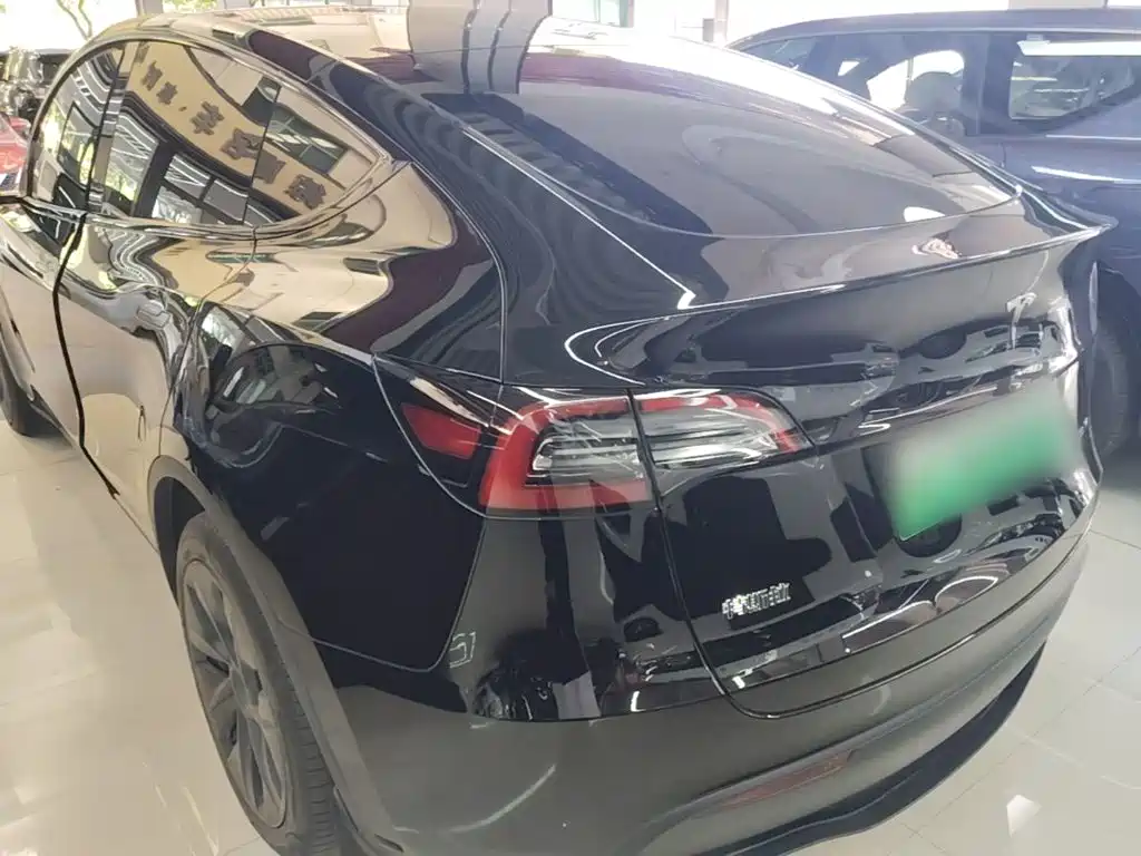 Tesla Model Y — фото 5