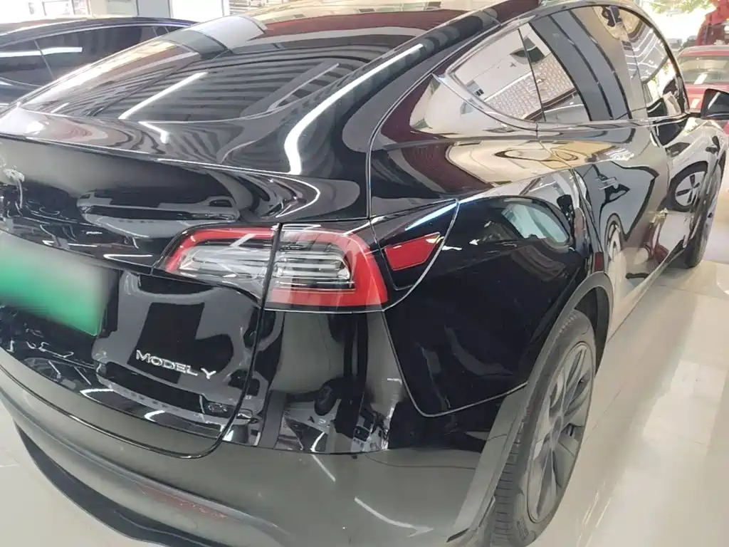 Tesla Model Y — фото 7