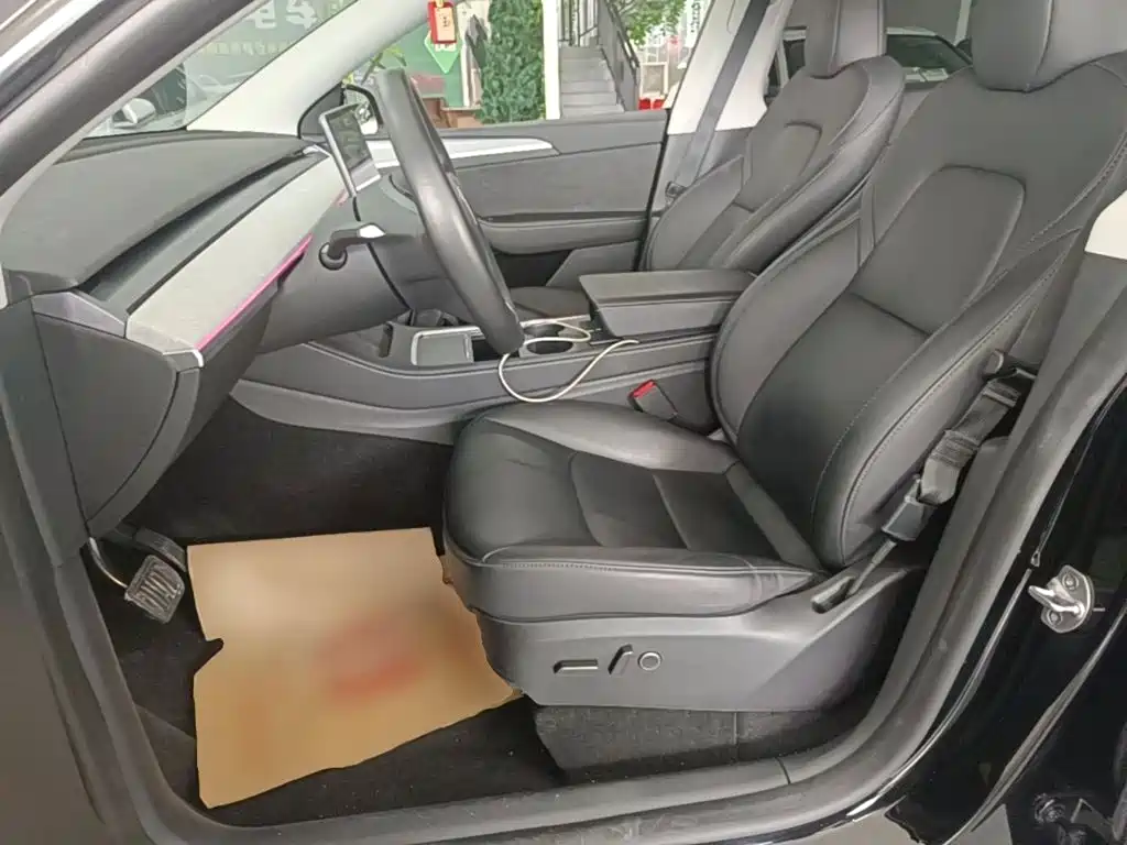 Tesla Model Y — фото 15
