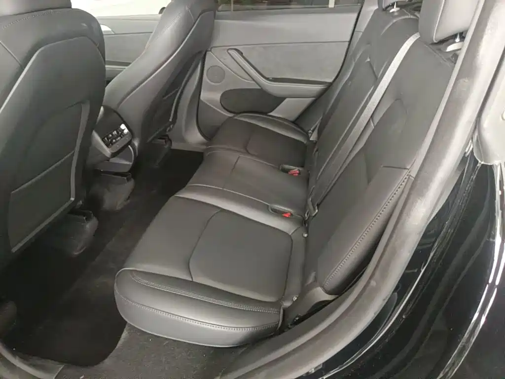Tesla Model Y — фото 17