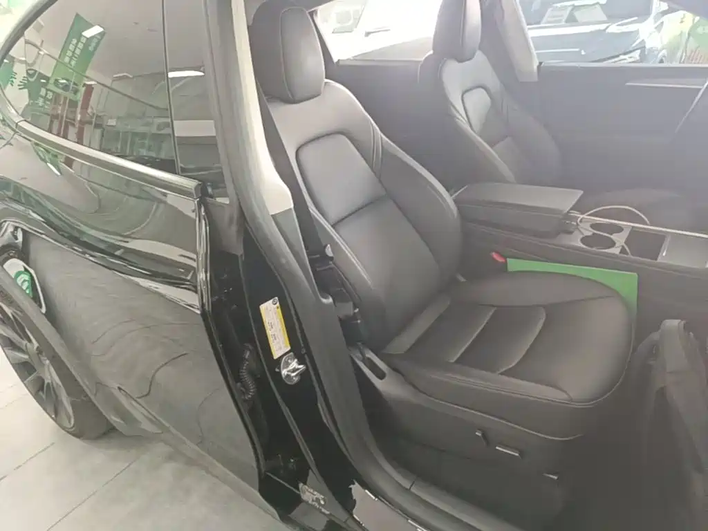 Tesla Model Y — фото 25
