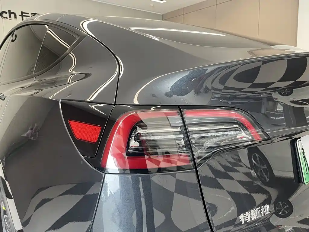 Tesla Model Y — фото 9