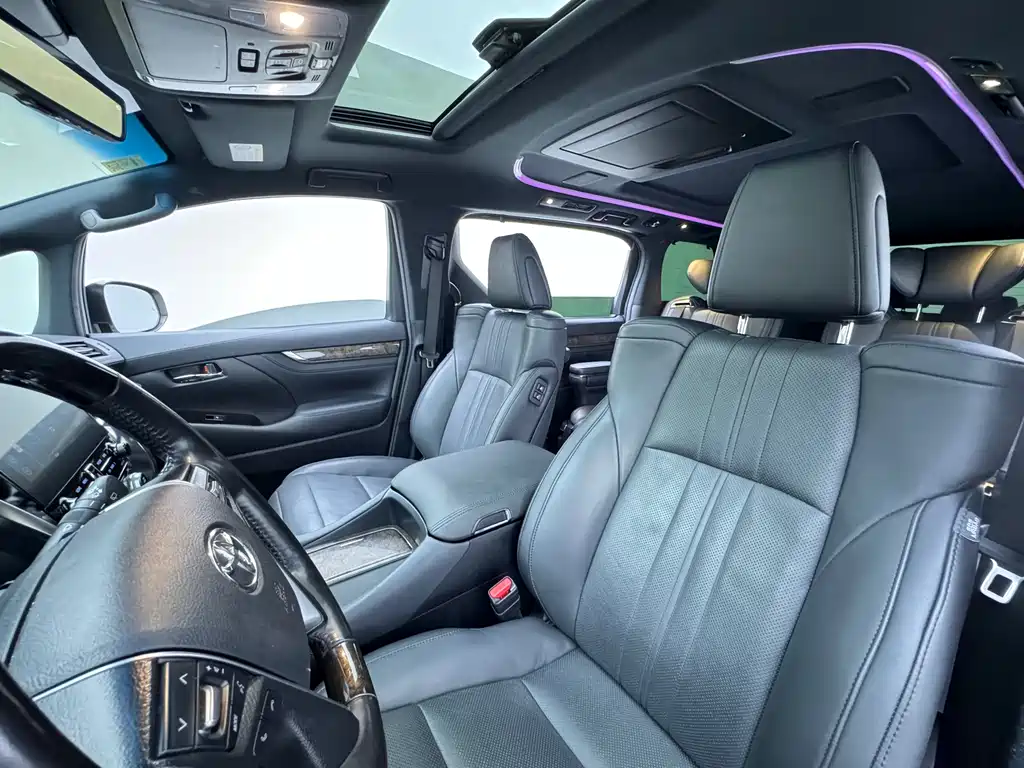 Toyota Alphard — фото 11