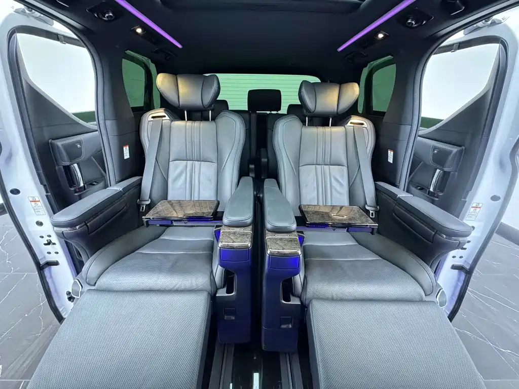 Toyota Alphard — фото 13