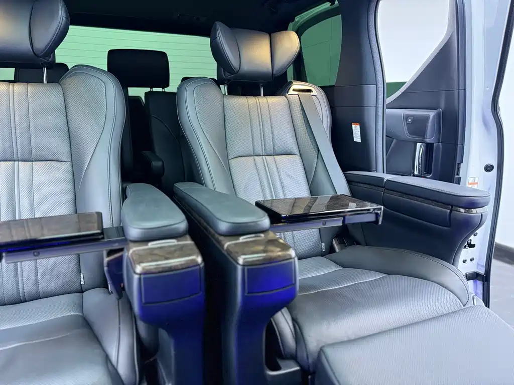 Toyota Alphard — фото 14