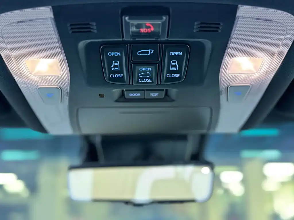 Toyota Alphard — фото 19