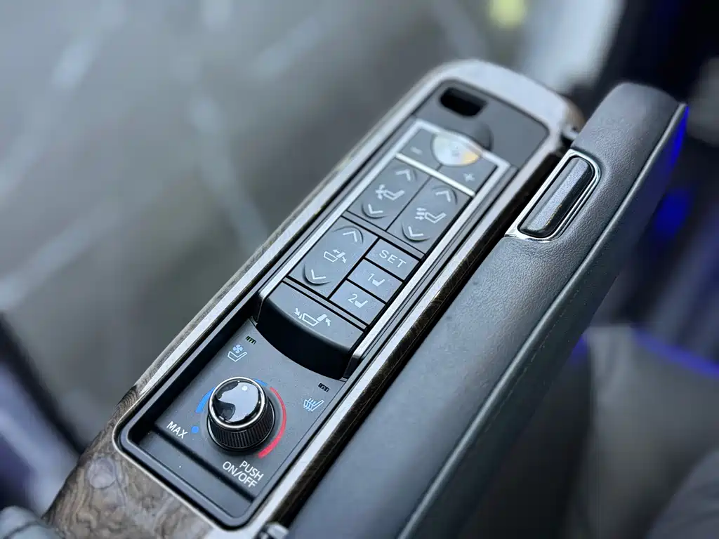 Toyota Alphard — фото 20