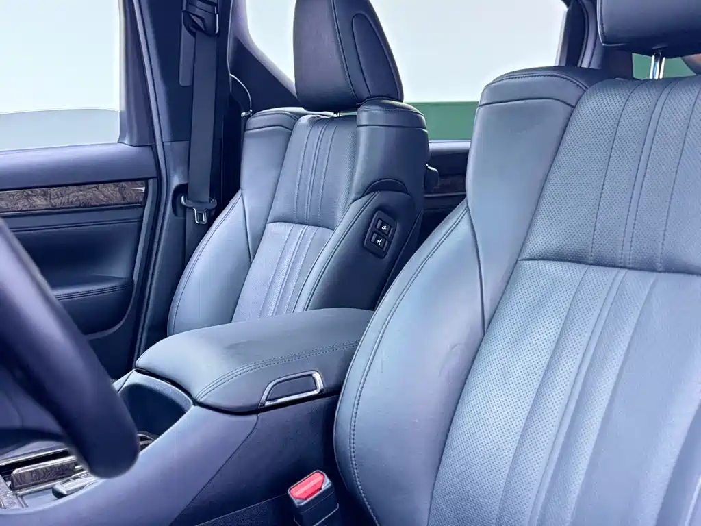 Toyota Alphard — фото 4