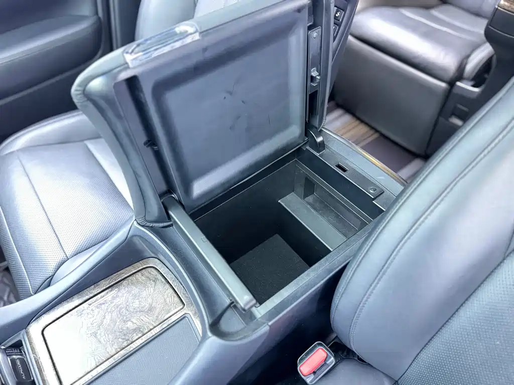 Toyota Alphard — фото 10