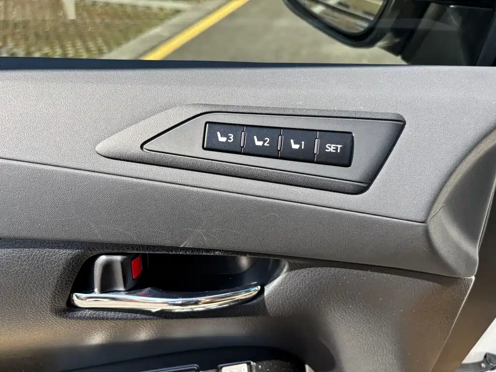 Toyota Vellfire — фото 11