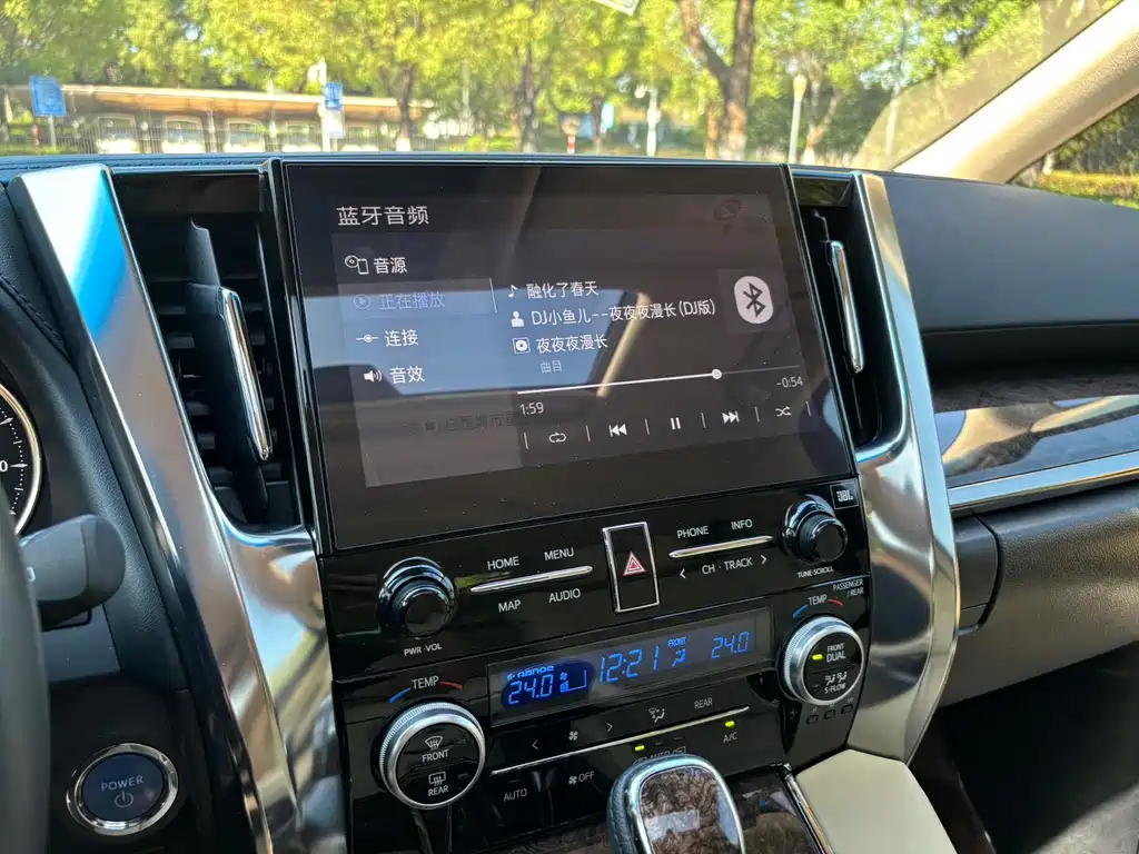Toyota Vellfire — фото 13