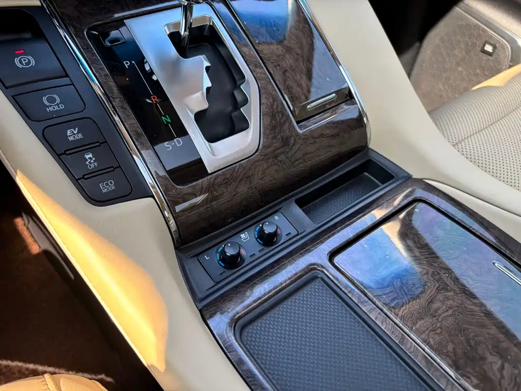 Toyota Vellfire — фото 15