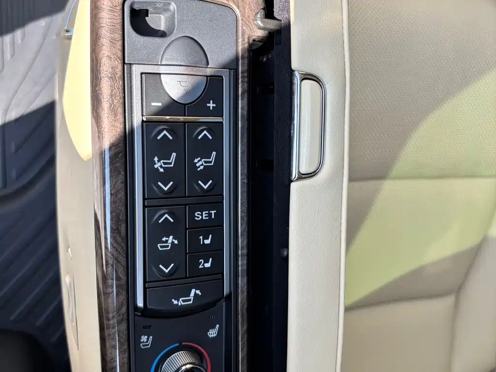 Toyota Vellfire — фото 18