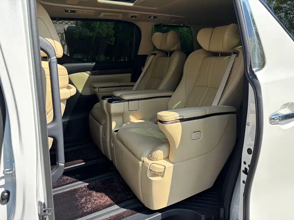 Toyota Vellfire — фото 9