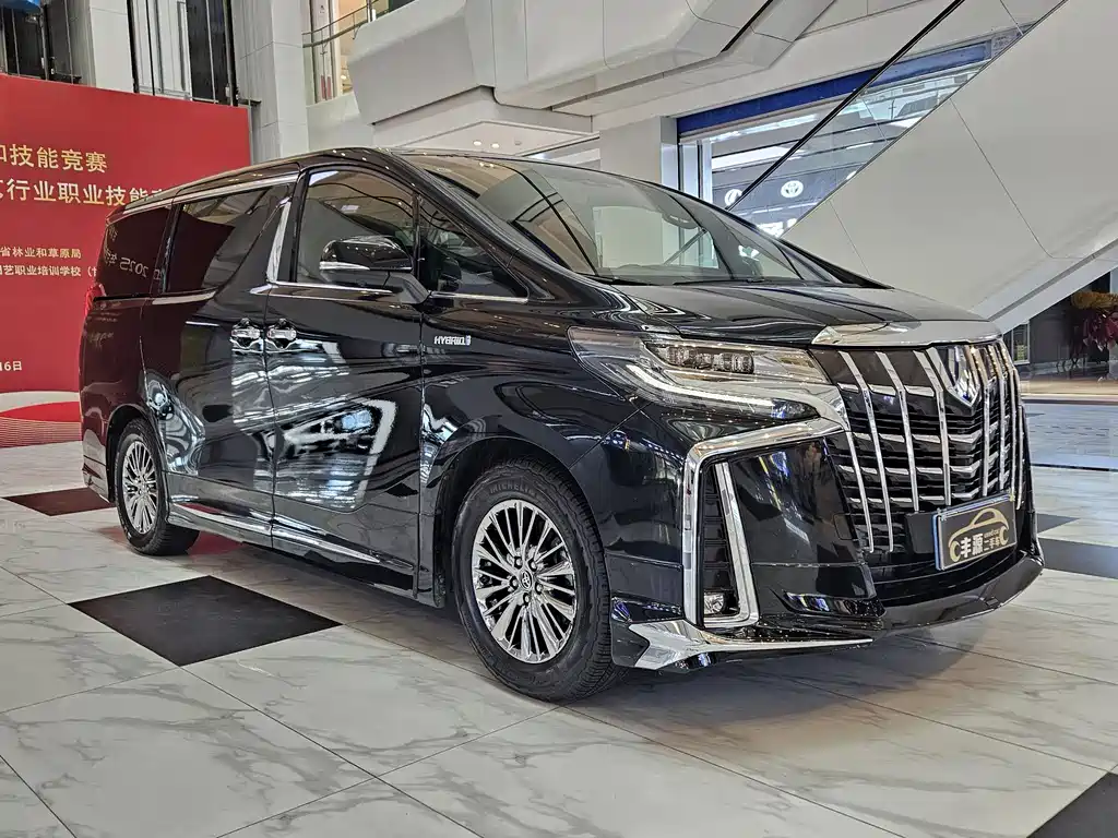 Toyota Alphard — фото 3