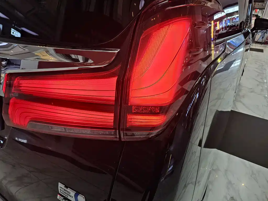 Toyota Alphard — фото 22