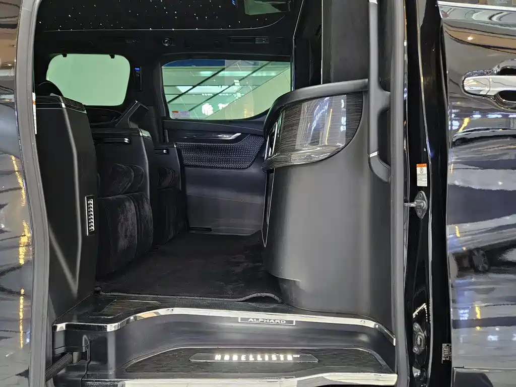 Toyota Alphard — фото 23