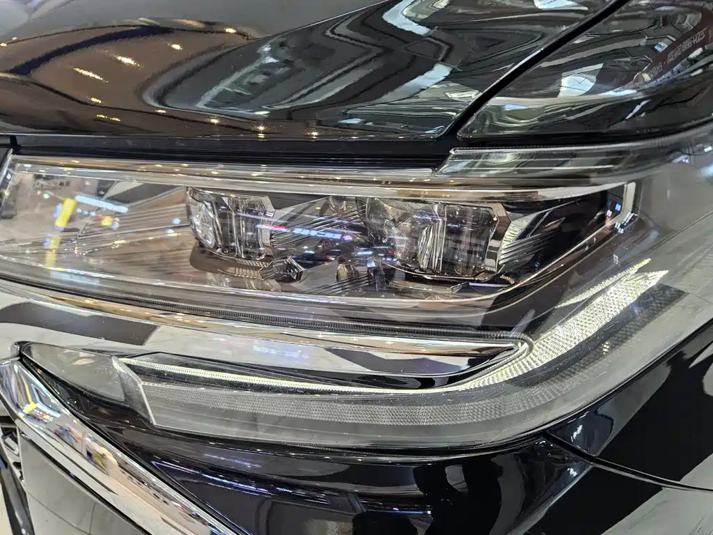 Toyota Alphard — фото 4