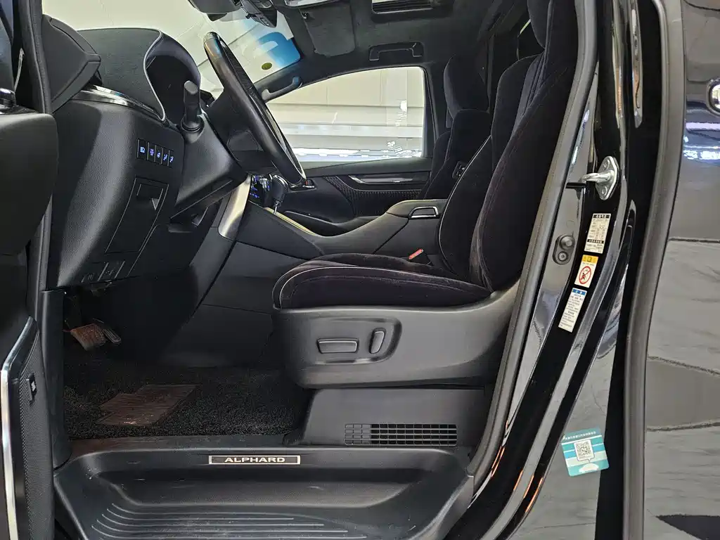 Toyota Alphard — фото 6