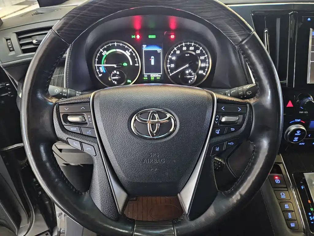 Toyota Alphard — фото 7