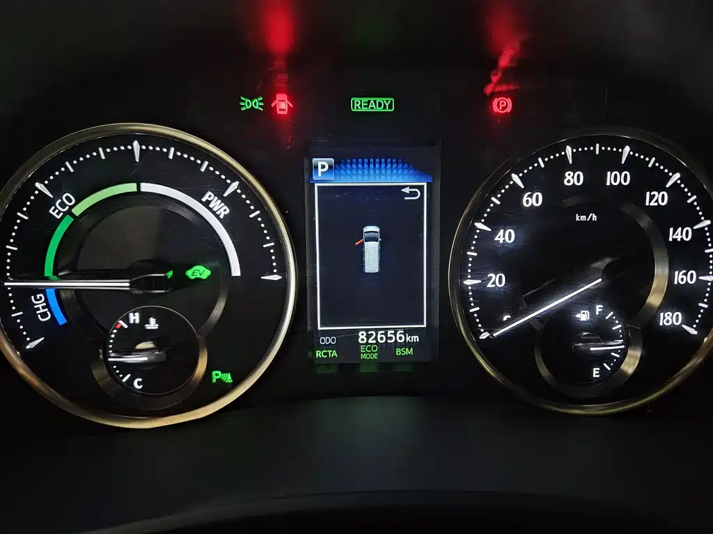 Toyota Alphard — фото 8