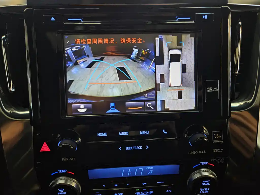Toyota Alphard — фото 10
