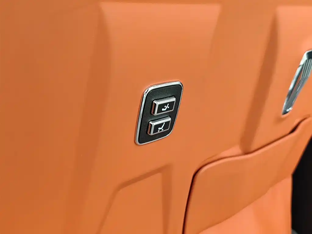 Toyota Hiace — фото 25