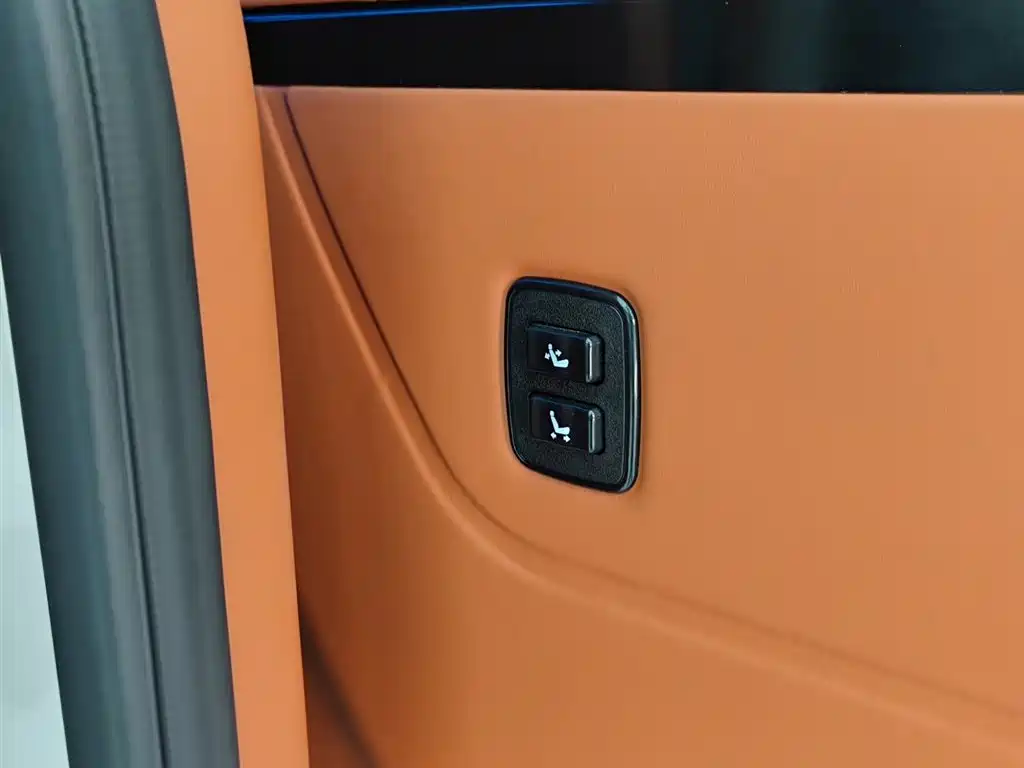 Toyota Hiace — фото 34